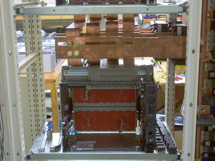 Inverseur de source avec jeu de barre